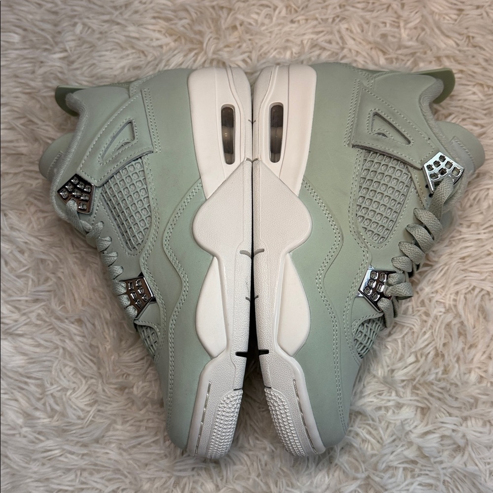 Air Jordan 4 Seafoam Women’s Size 7 Sneakers Light Green Clean Condition - Picture 8 of 9